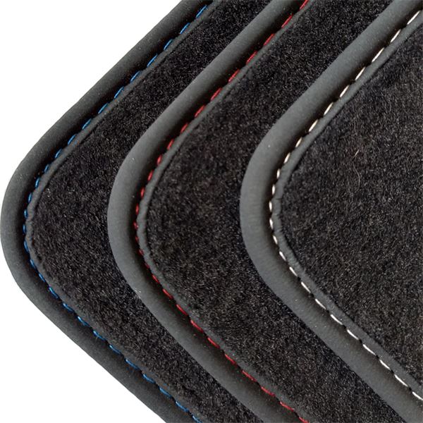 Tapis avant et 1er rang arrière sur mesure qualité CARAT surpiqures bleues