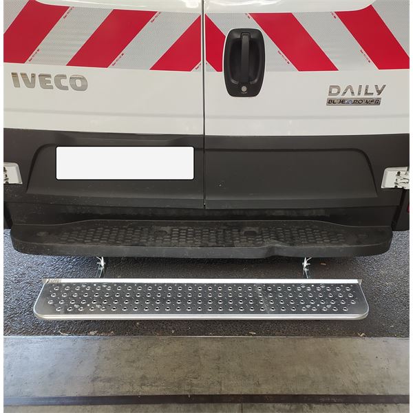 Marche pied pour véhicule sans attelage