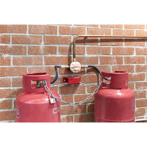Sabot d'ancrage fixation sol ou mur + câble antivol A080QECO Mottez