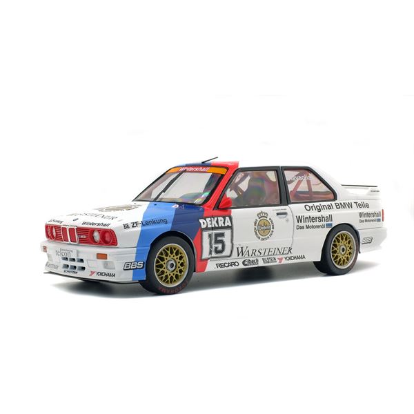 VOITURE 1/18 BMW E30