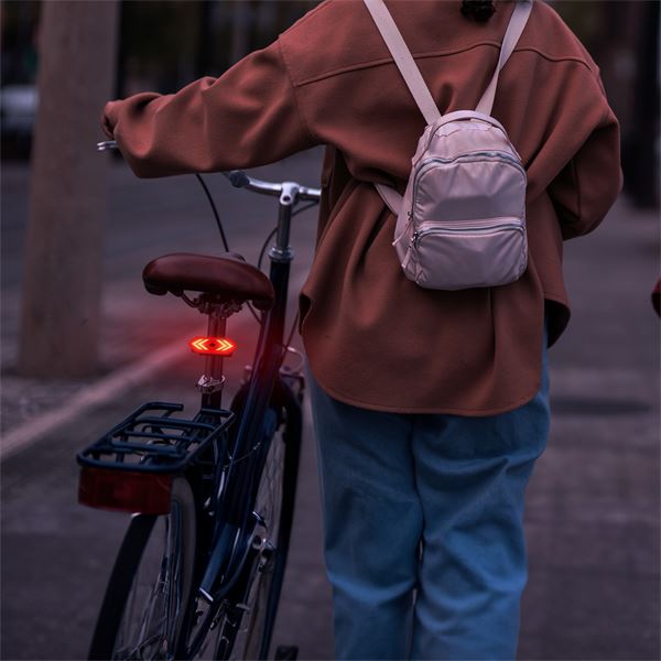 Clignotant arrière directionnel pour vélo et trottinette Urban Moov