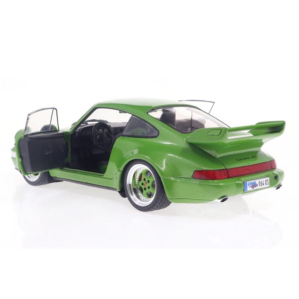 Voiture 1/18 ème Porsche Carrera vert 1990