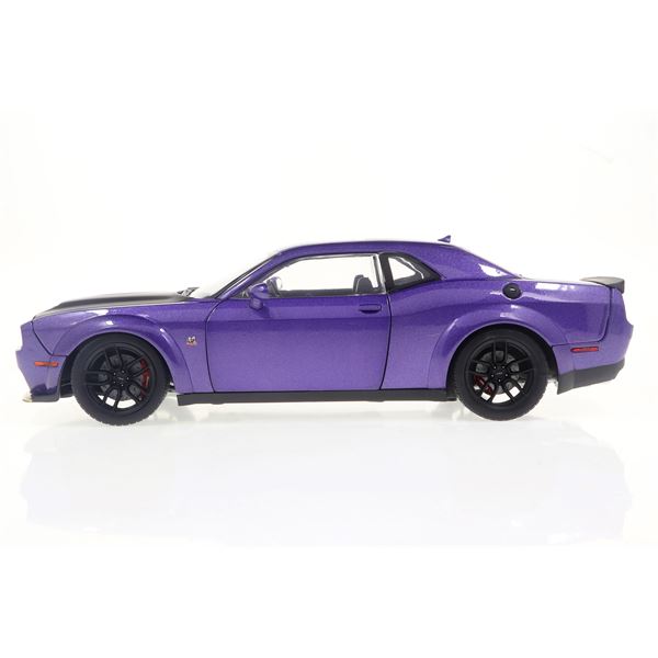 Voiture 1:18 ème Dodge Challenger Violet 2020