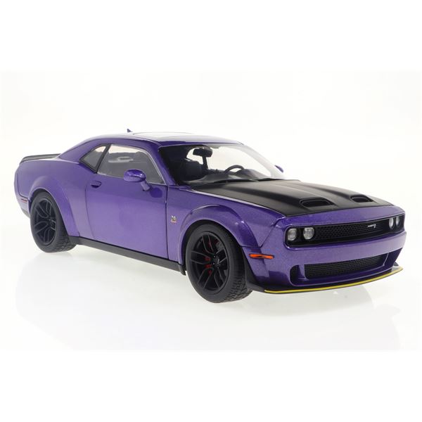 Voiture 1:18 ème Dodge Challenger Violet 2020