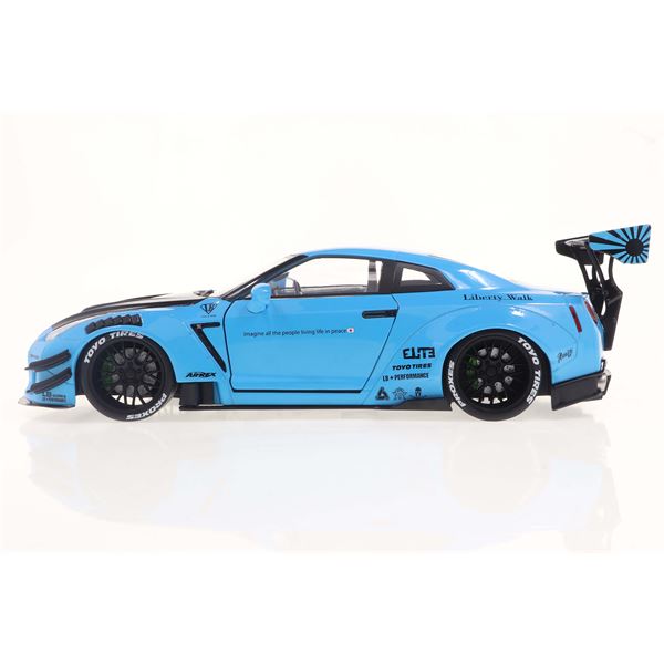 Voiture 1:18 ème Nissan GT-R (R35) with Liberty Walk Body Kit 2.0 Blue 2024