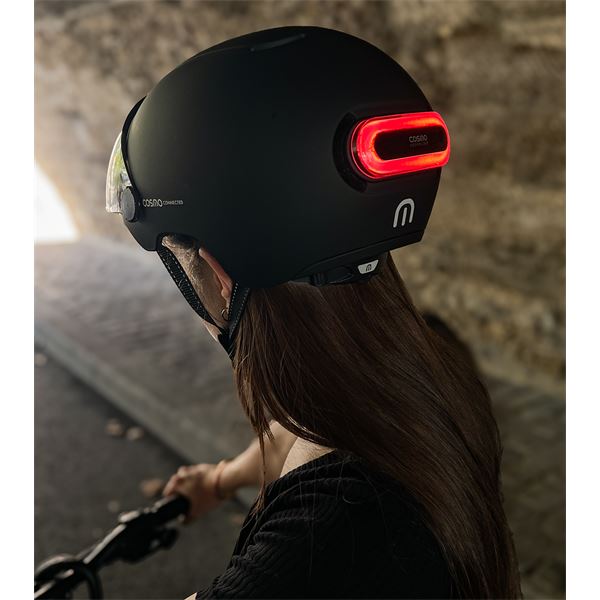 Casque vélo, trottinette avec feu d'éclairage Fusion Noir Cosmo Connected