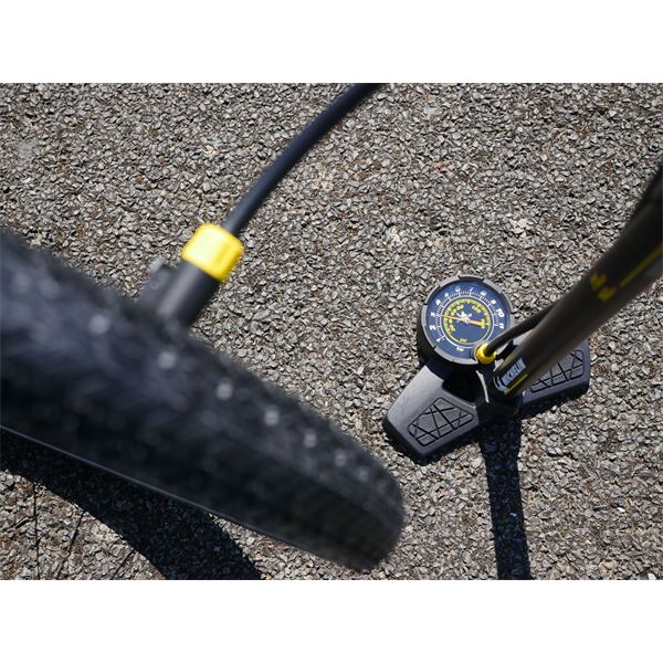 Pompe à Pied pour vélo Air Control MICHELIN